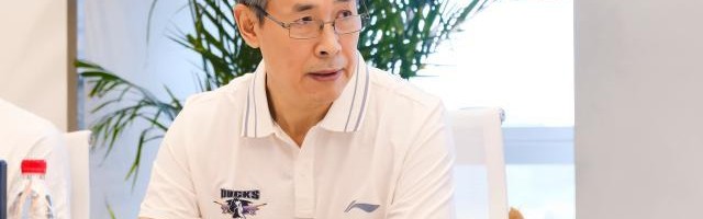 咪咕直播-新帅许利民顾问李楠携手亮相 北京男篮翻开新篇章