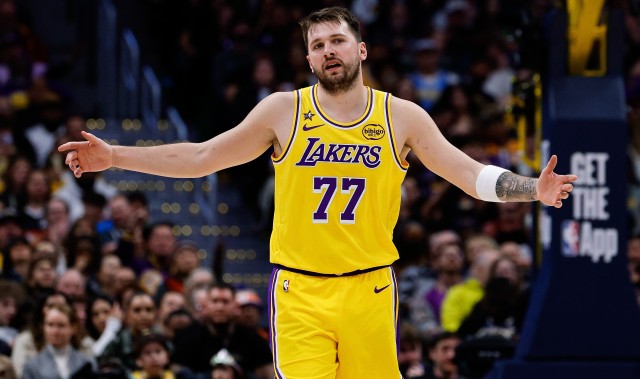 欧冠直播-东契奇谈票王：感谢每个为我投票的球迷 我只是来逐梦的一个小孩