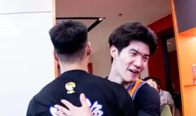 世界杯直播-媒体人：这只是偰李永炜的第二个CBA赛季，本赛季进步明显