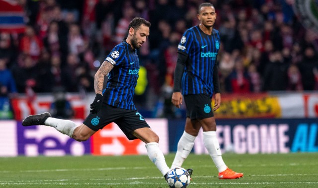 国米官方：恰尔汗奥卢左小腿肌肉拉伤 未来几天将评估球员伤情